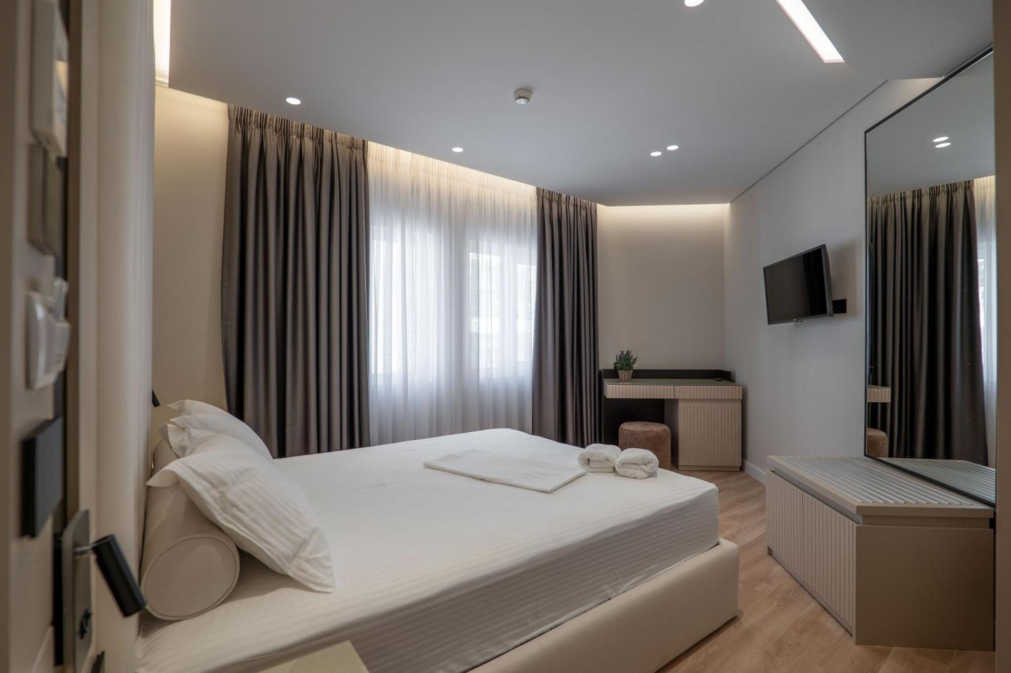 AMI MAR Hotel Sarandë Buitenkant foto