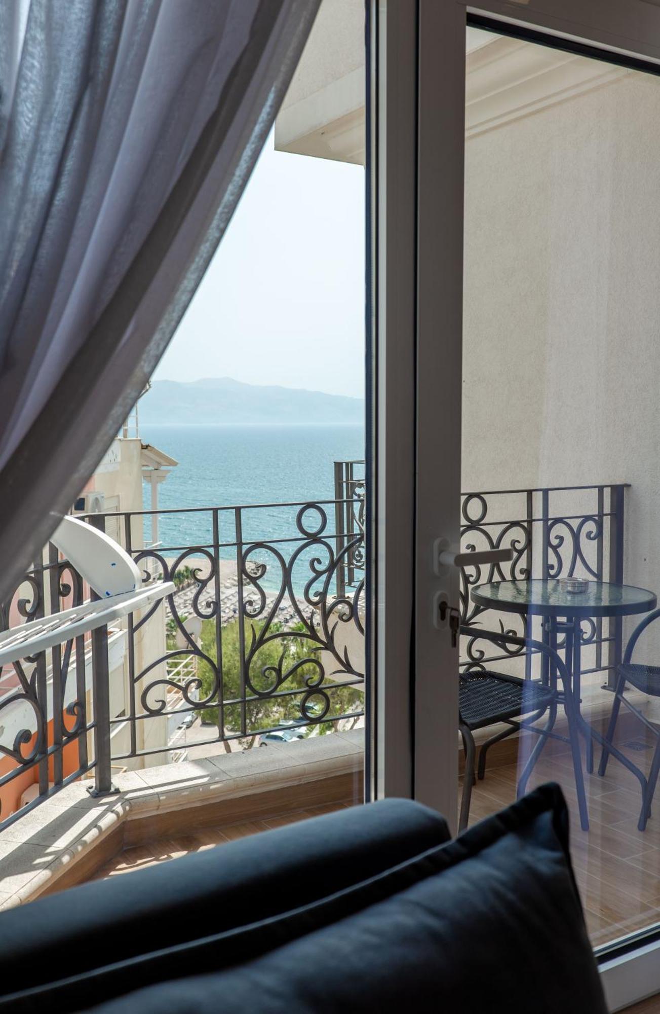 AMI MAR Hotel Sarandë Buitenkant foto