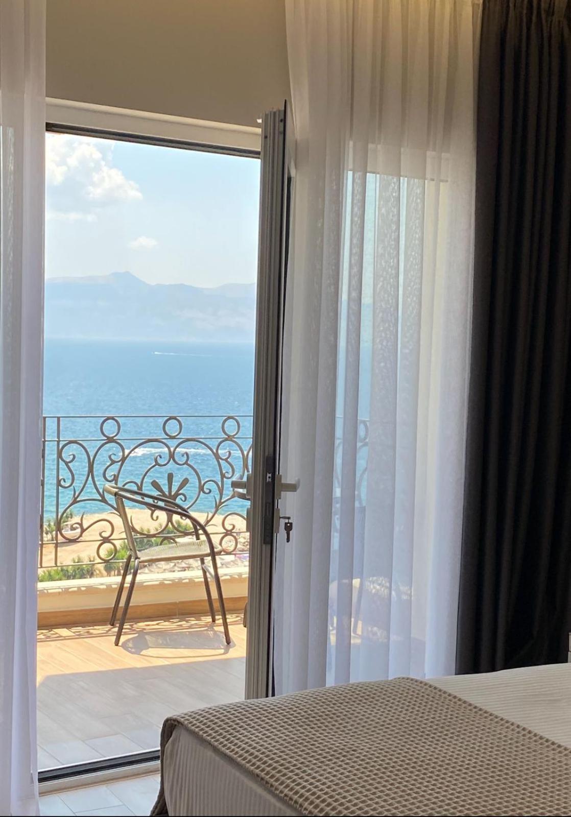 AMI MAR Hotel Sarandë Buitenkant foto